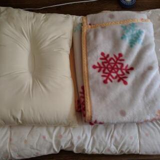 布団セット（枕、毛布、布団）