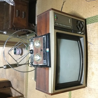 古いブラウン管TV