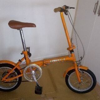 折りたたみ自転車　オレンジ