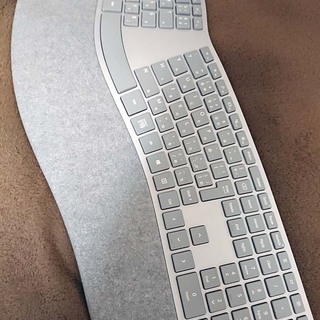 Surface Ergonomic 無線キーボード (日本語キー配列) Surface Ergonomic 無線キーボード (日本語キー配列)