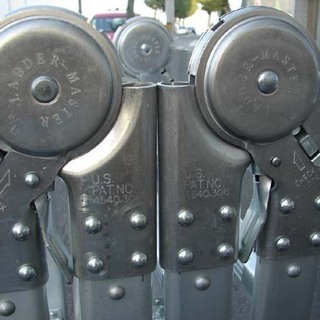 カード決済対応！19N0087 B 値下げ!! 札幌発 引取歓迎 多関節万能脚立