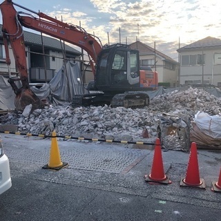 家屋解体工事.住宅基礎工事 建設スタッフ − 兵庫県