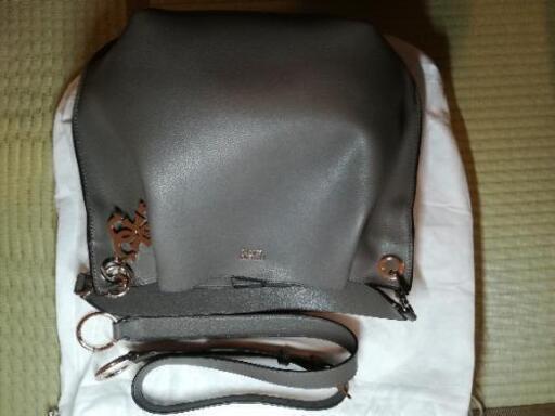 【超美品】GUESSゲス　ショルダーバッグ