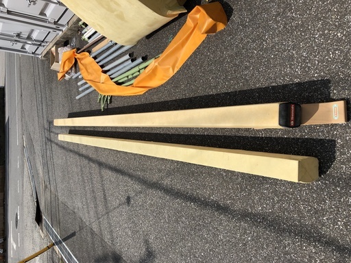 セノー製平均台（脚あり） と メーカー不明自作平均台 の２台