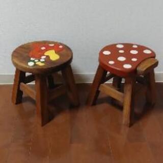 小さな木製の椅子　1個(～2個)