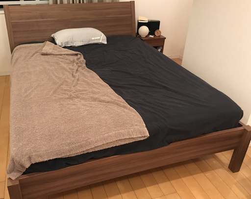 IKEAのクイーンサイズ（160cm × 195cm）　ベッドマットレス