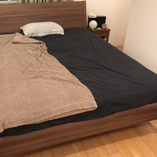 IKEAのクイーンサイズ（160cm × 195cm）　ベッドマ...