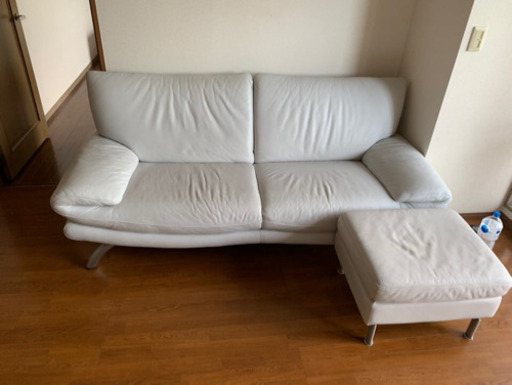 綺麗な白いソファー