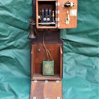 デルビル磁石式壁掛木製電話機 安立電気株式会社