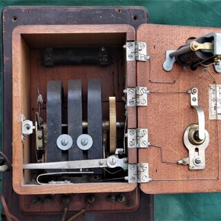 デルビル磁石式壁掛木製電話機 安立電気株式会社