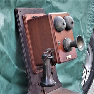 デルビル磁石式壁掛木製電話機 安立電気株式会社