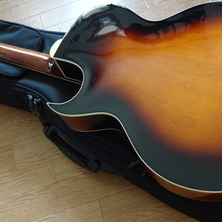 フルアコースティック・ギター LOAR