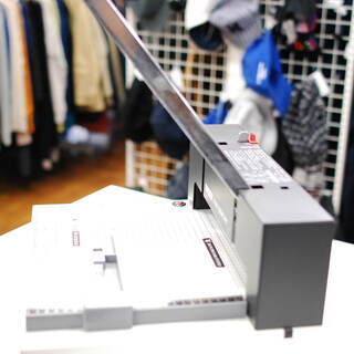 PLUSの裁断機PK-513LN-Aが入荷しました。