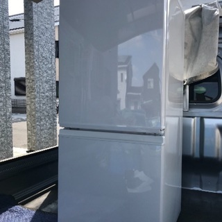 取引中2015年製シャープ冷凍冷蔵庫ホワイト137L美品。千葉県...