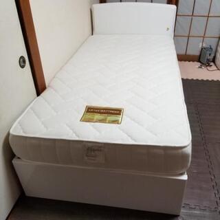 極美品☆彡　収納付　光沢ホワイトシングルベッド