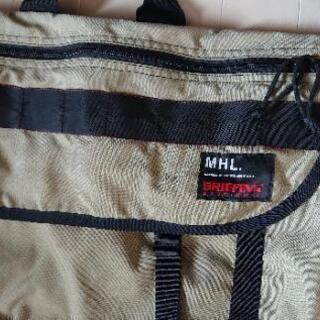 ブリーフィング×MHL メッセンジャーバッグ ベージュ グリムロック 黒付 
