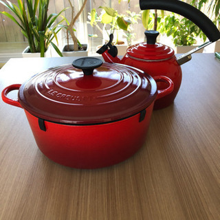 ル・クルーゼ  24cm (4.2L) ココットロンド  &  ケトル ピッコロ 1.1L  チェリーレッド