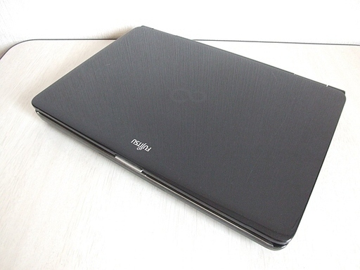 高速SSD240GB搭載 Fujitsu LIFEBOOK AH550/1AT