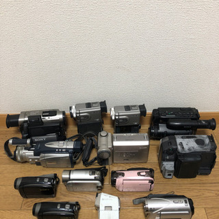 カメラ  13台