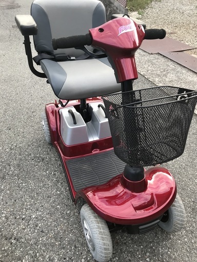 ☆彡　軽量コンパクト!新古車!!!未使用の電動車いす。セニアカー・シニアカー!!!配達無料!!