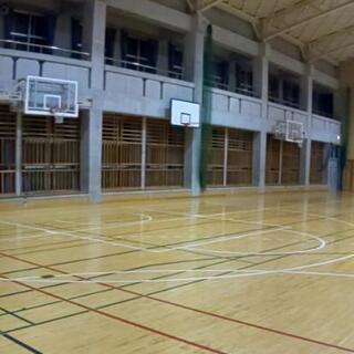 今日（3日）20時～22時具志川中学校体育館でバスケ