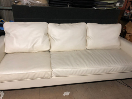 白のソファー 3人〜4人用