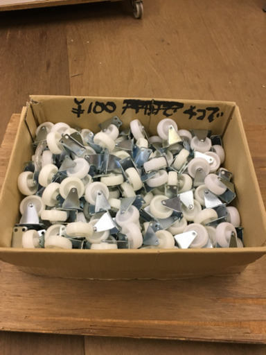 キャスター4個で100円 家具用キャスター ワゴンや棚などdiyにどうぞ Instagramフォロワー特典値引きあり 東大阪dept 徳庵の収納 家具の中古あげます 譲ります ジモティーで不用品の処分