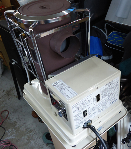 サンポット 煙突式 中央設置型ストーブ KSH-10BS-K6I 石油ストーブ 木造16畳 コンクリ26畳 2015年製 札幌市 豊平区 平岸 サンポット 煙突式 中央設置型ストーブ KSH-10BS-K6I 石油ストーブ