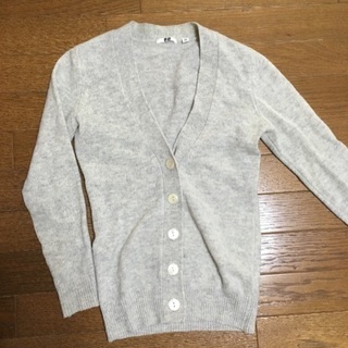 400円→300円 UNIQLO 毛100% S グレー カーディガン