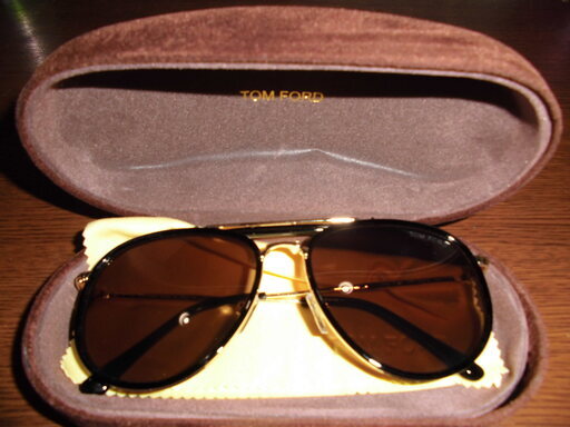ＴＯＭ　ＦＯＲＤ最新サングラス（真贋？）