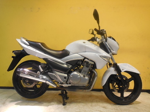 最終売り切り!  SUZUKI GSR250 白　 現状中古車！　 即渡し可  全車大幅値下げ エンジン始動OK 消費者還元事業対象店舗　在庫入替一掃