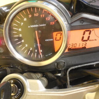 最終売り切り!  SUZUKI GSR250 白　 現状中古車！　 即渡し可  全車大幅値下げ エンジン始動OK 消費者還元事業対象店舗　在庫入替一掃