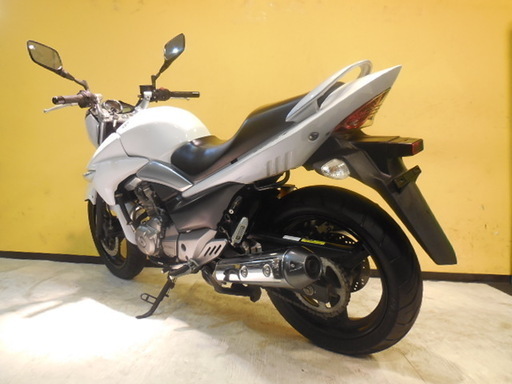 最終売り切り!  SUZUKI GSR250 白　 現状中古車！　 即渡し可  全車大幅値下げ エンジン始動OK 消費者還元事業対象店舗　在庫入替一掃 最終売り切り! SUZUKI GSR250 白 現状中古車！ 即渡し可 全車大幅