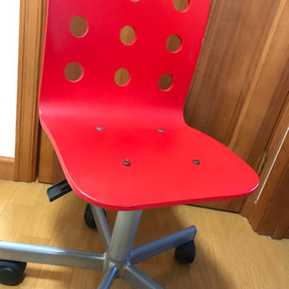 回転する赤い椅子 中古