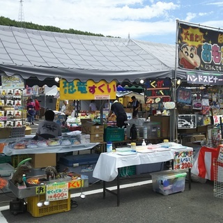 静岡市葵区呉服町　大道芸ワールドカップでおもちゃのくじ引き等玩具...