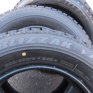 スタッドレスタイヤ　ブリジストン VRX　205/65Rー15