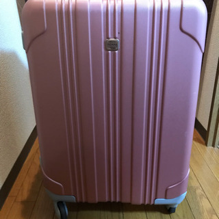 スーツケース  ピンク色