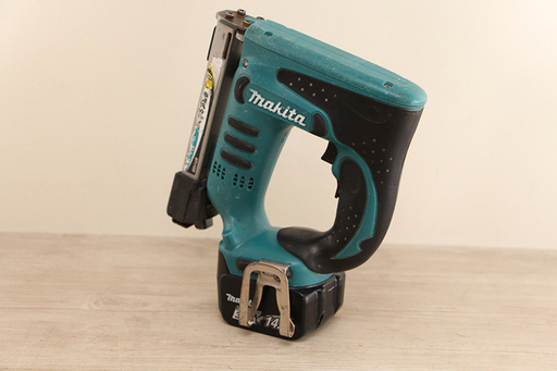 makita マキタ 14.4V 充電式タッカ  ST110D タッカー コードレス 10㎜×7~10 (10UD3398YGw)