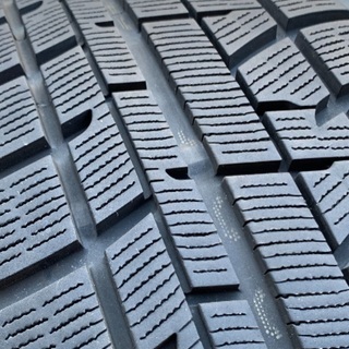 スタッドレスタイヤ４本 215/60R16 2016年製 マツダCX3