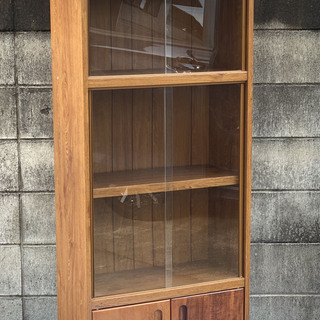 無料★木目の本棚 食器棚にも ガラス引き戸 扉収納あり 差し上げます