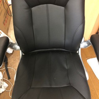 オフィス用椅子(肘掛付きかつ調整できるタイプ)