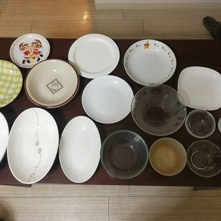 皿、茶碗、コップ、タッパーセット