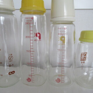 哺乳瓶４本＋コンビ哺乳瓶消毒器