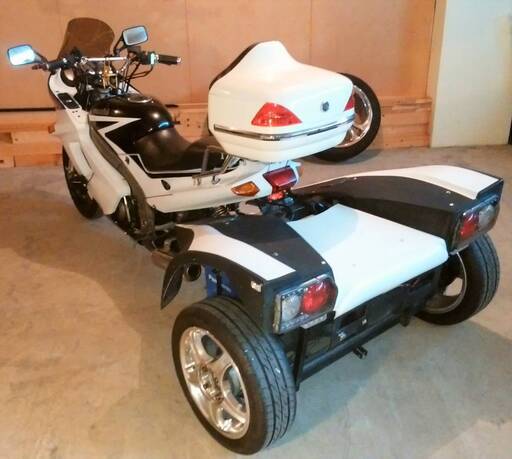 カワサキZZR250 国内自動車メーカーの部品使用オール特注仕様のトライク。倉庫整理の為「条件付格安販売」引き取り限定