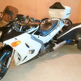 カワサキZZR250 国内自動車メーカーの部品使用オール特注仕様の