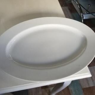 白色のオーバル大皿 41×29.5cm