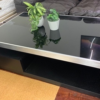 黒のガラスおしゃれなデスクを入荷いたしました！ 黒のガラスオシャレなデスクを入荷致しました！