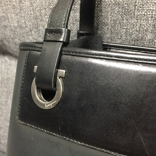 サルヴァトーレフェラガモ 黒レザー×ビニールバッグ ポーチ付 AU-21 9355