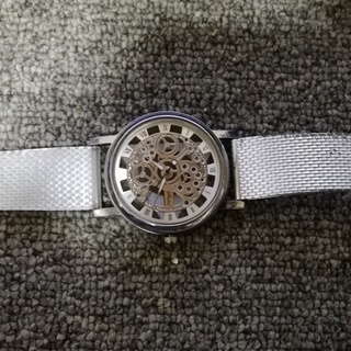 男物腕時計、中国製　銀色