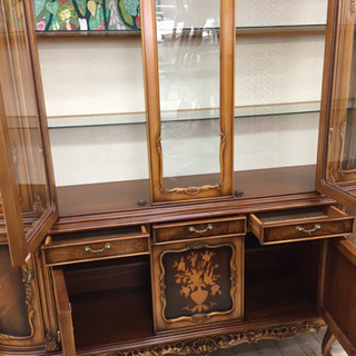 10/8東区和白   定価1,290,000    西洋アンティークキャビネット    オシャレ  高級感   綺麗   存在感のある収納キャビネット